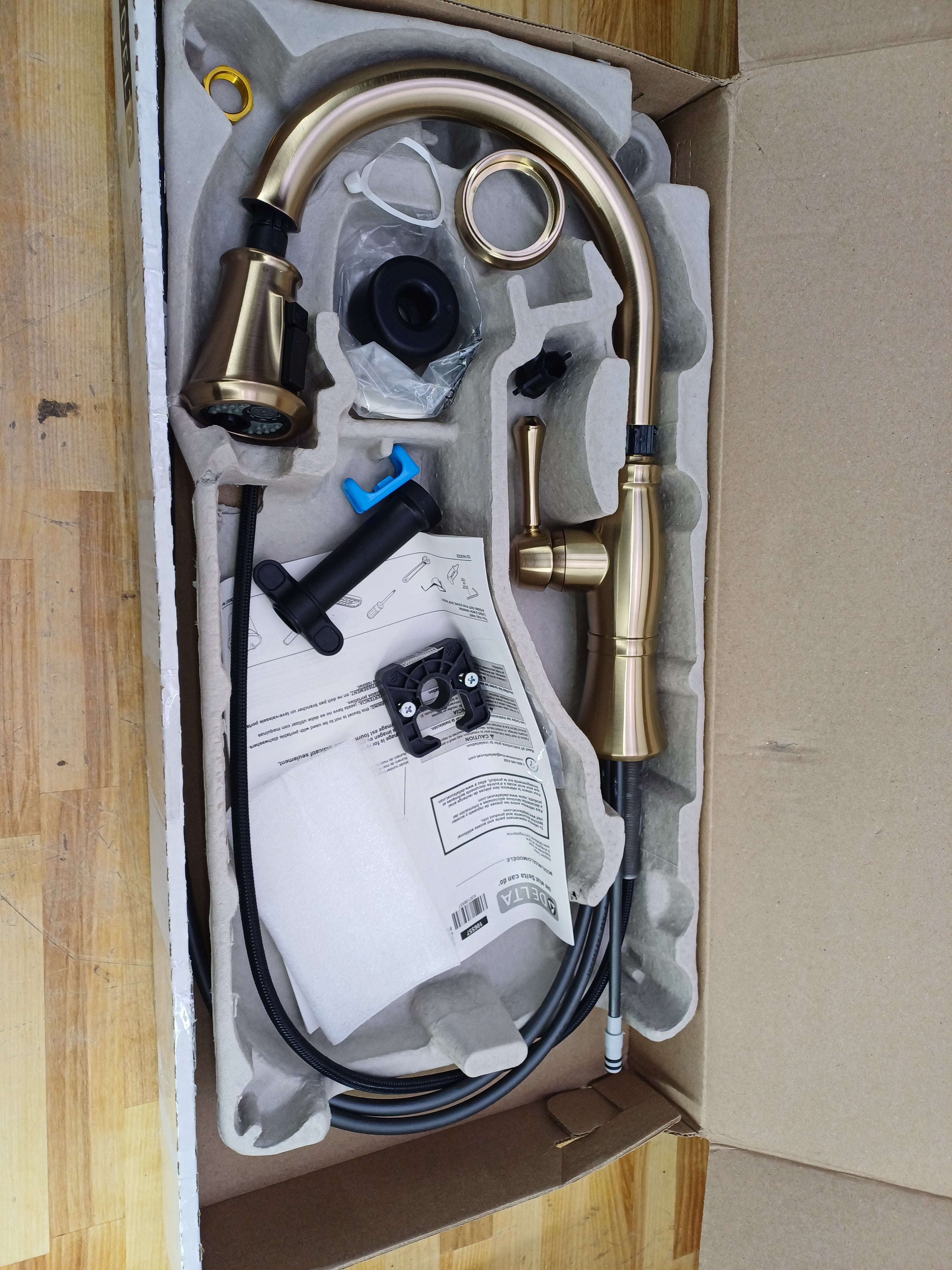 Delta 9197-Dst Cassidy Pull-Down Kitchen Faucet