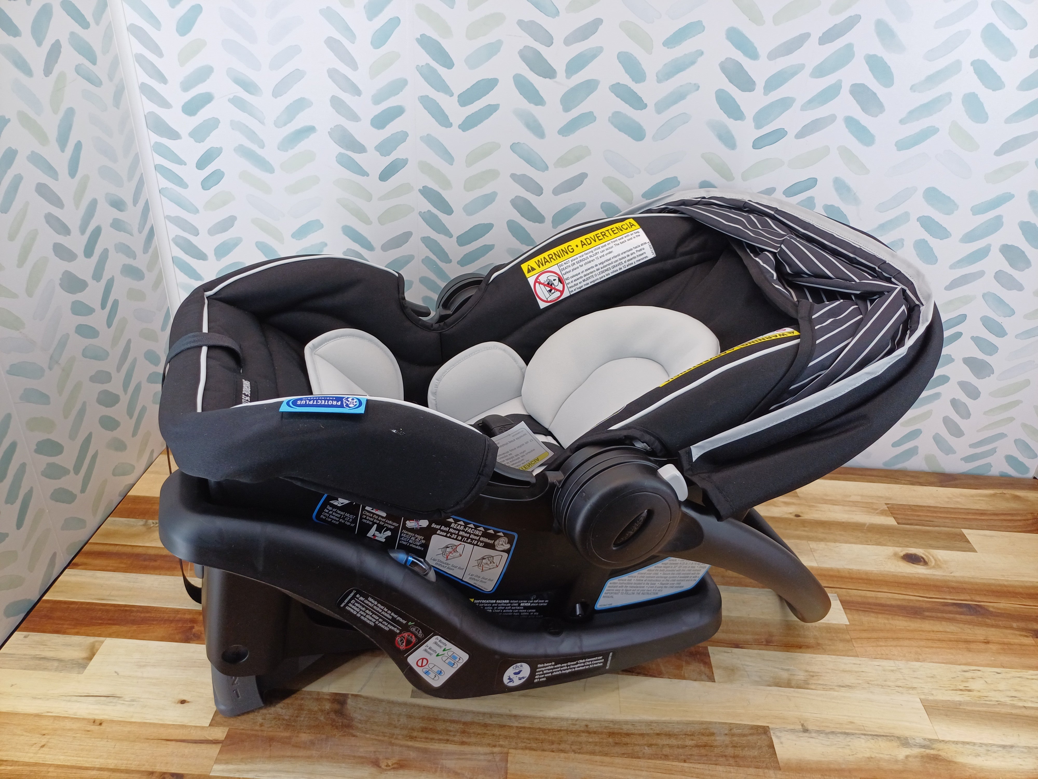 Graco SnugRide 35 Lite LX Infant Car Seat Studio