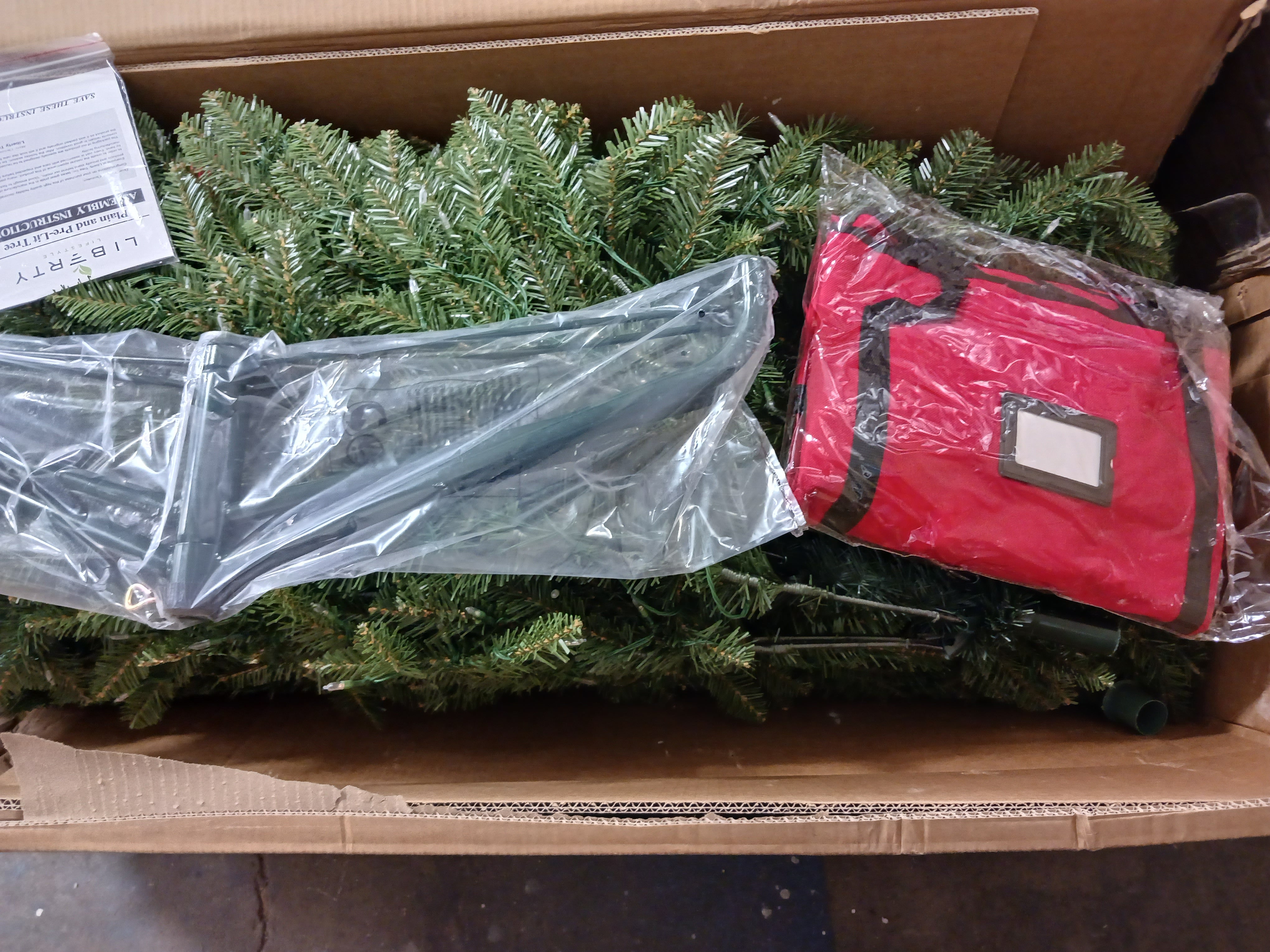 Liberty Lifestyle Christmas Tree 10 ft- Pre-Lit