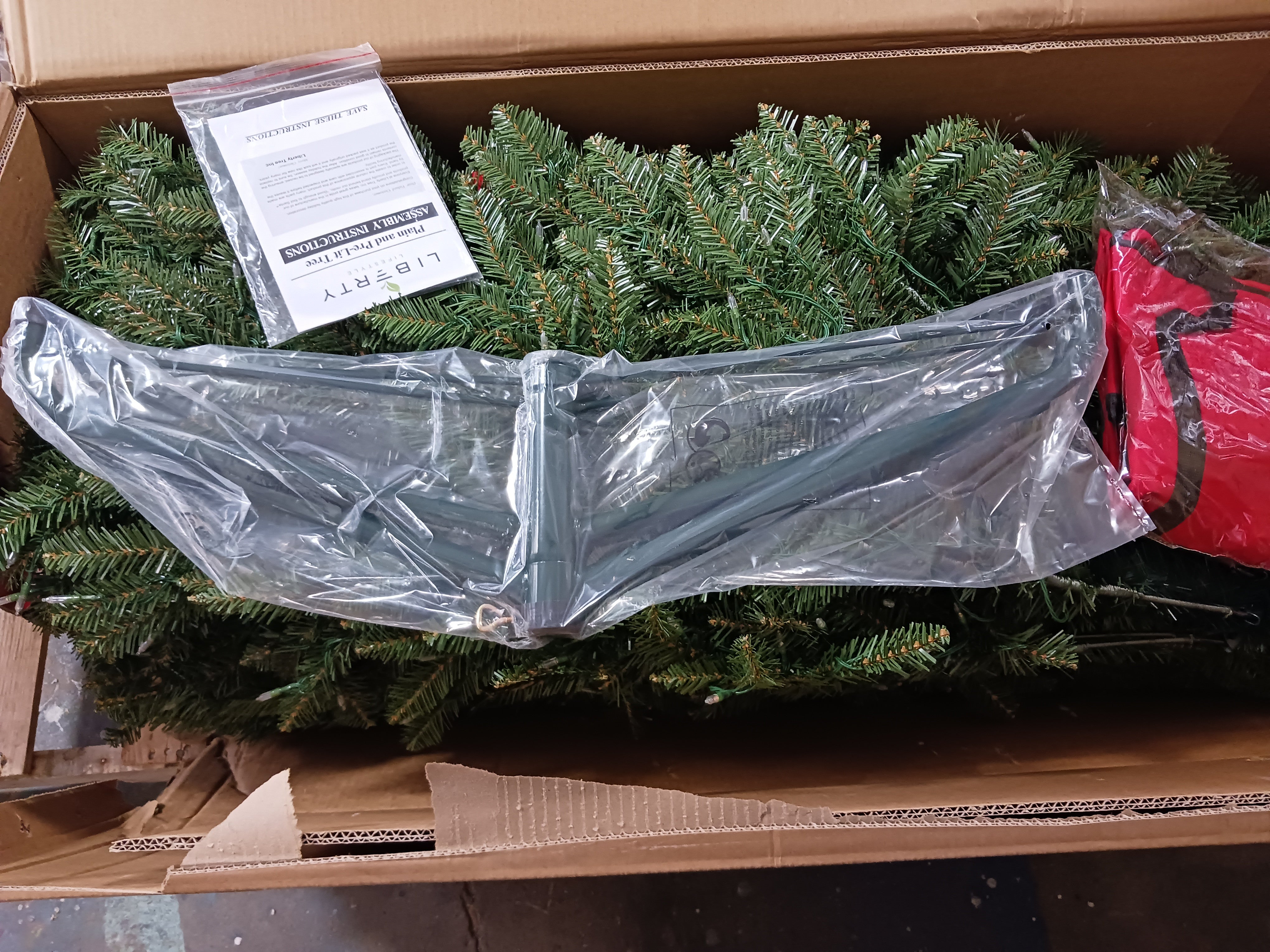 Liberty Lifestyle Christmas Tree 10 ft- Pre-Lit