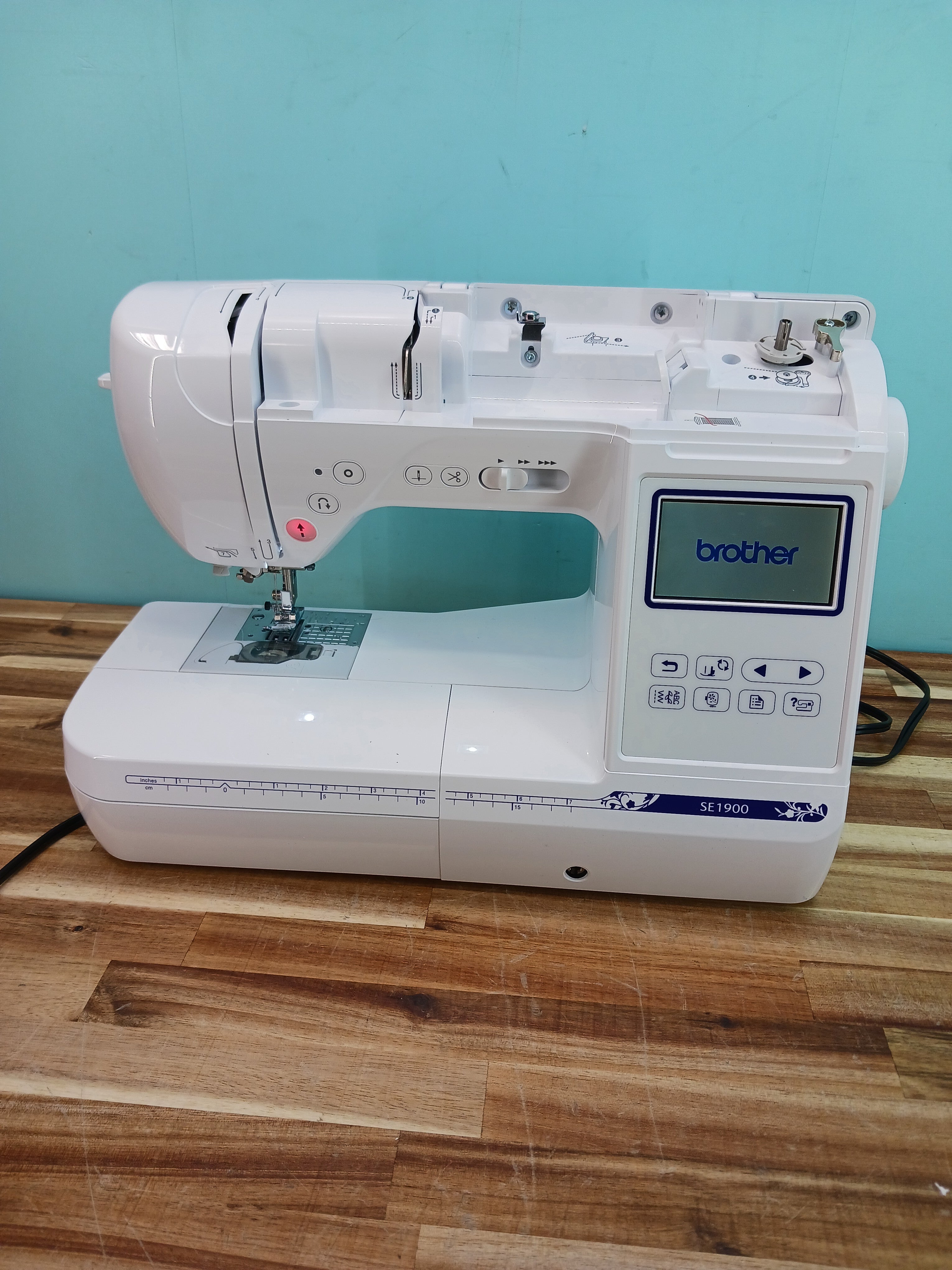 Brother SE1900 Computerized Sewing and Embroidery