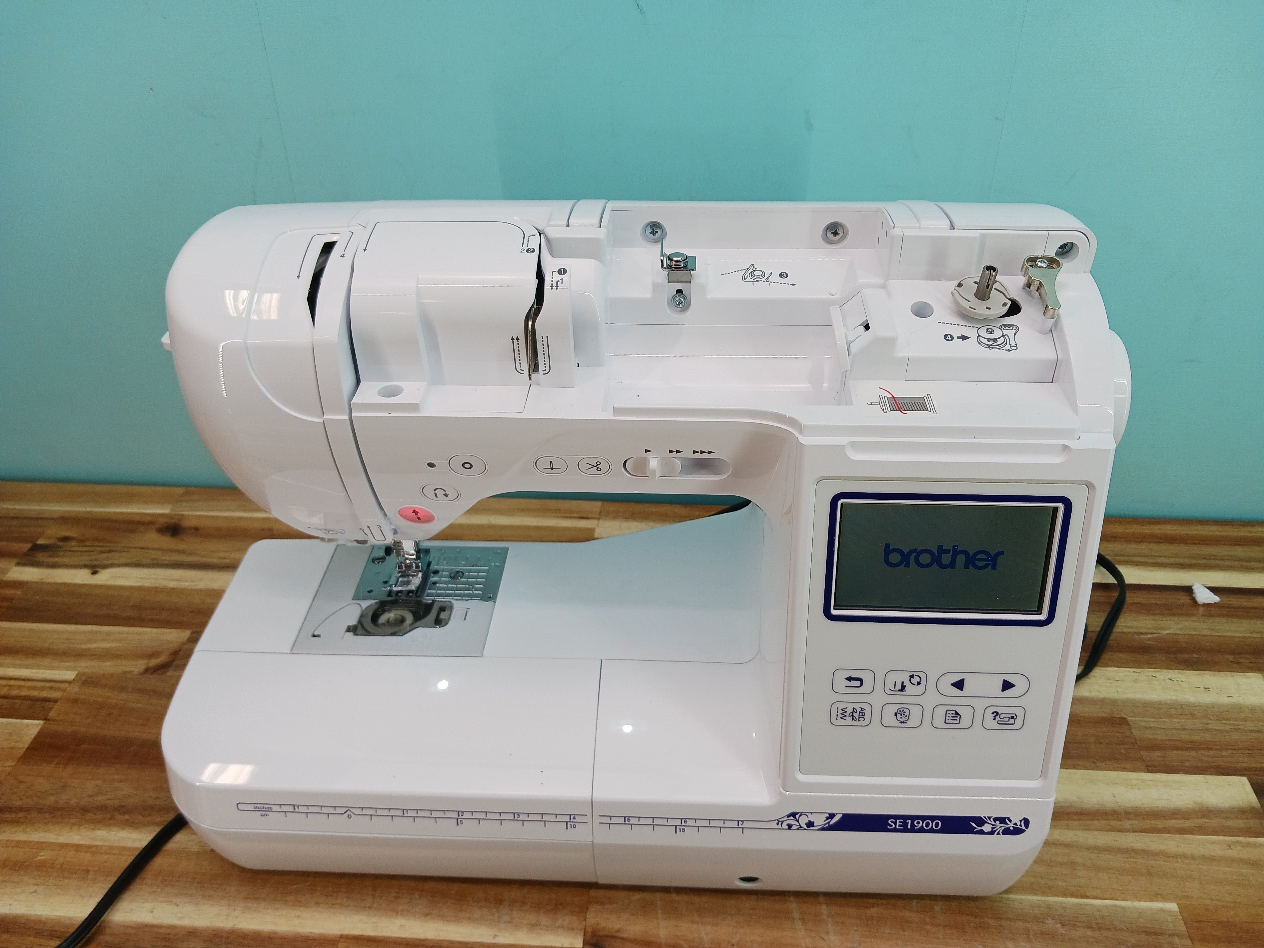 Brother SE1900 Computerized Sewing and Embroidery
