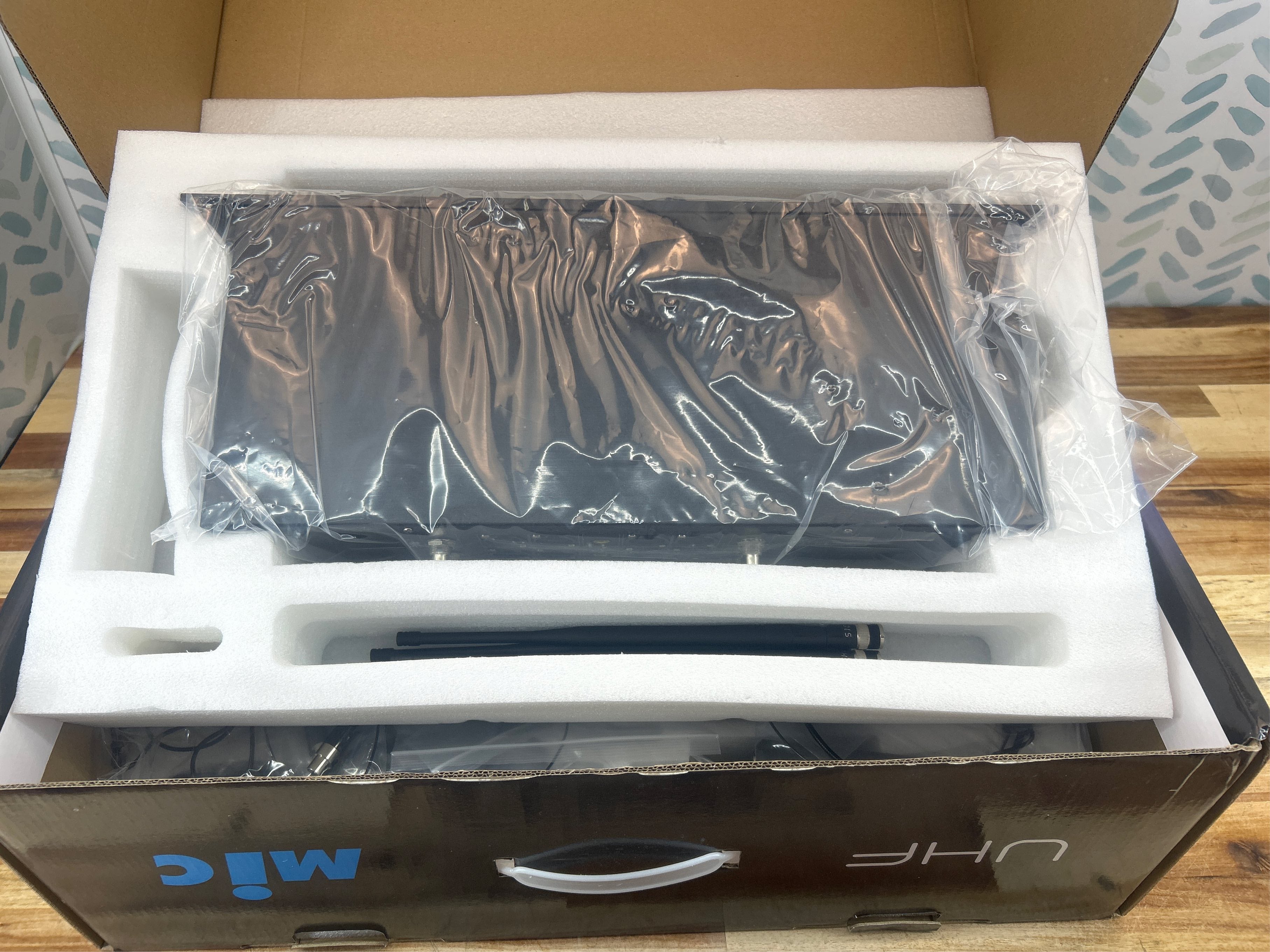 WENWEN Wireless Microphone System UHF 8 Channel 8